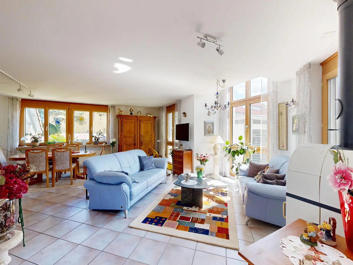 Two-family house with versatile usage options - Photo 2 of 30