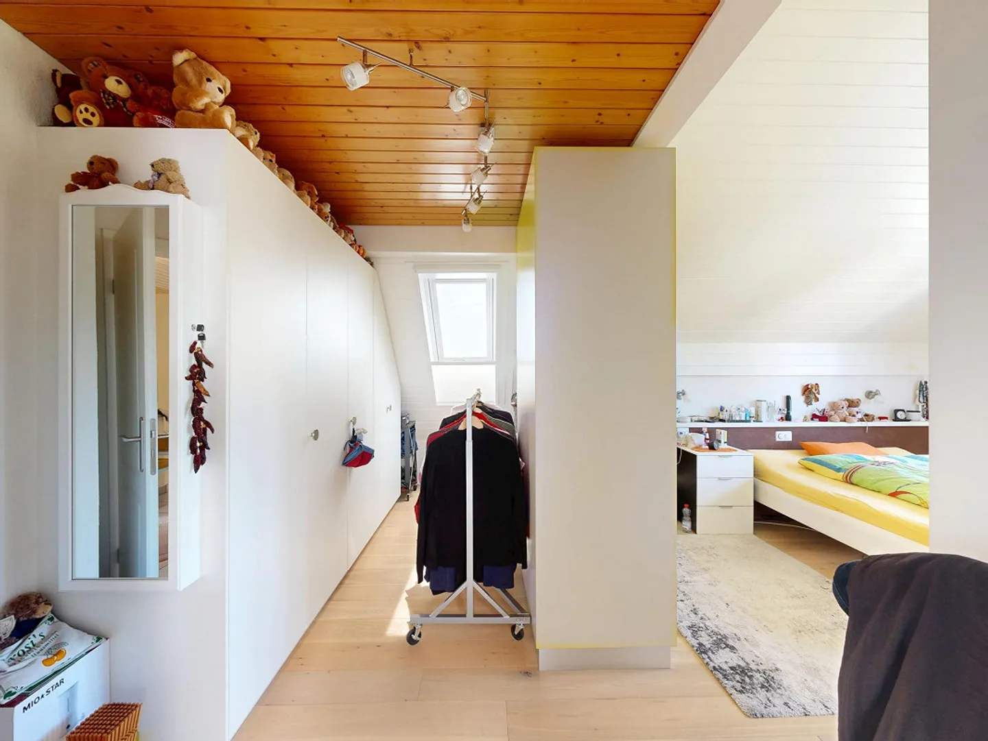 Two-family house with versatile usage options - Photo 10 of 30