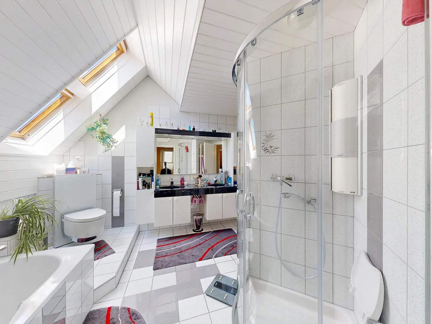 Two-family house with versatile usage options - Photo 12 of 30
