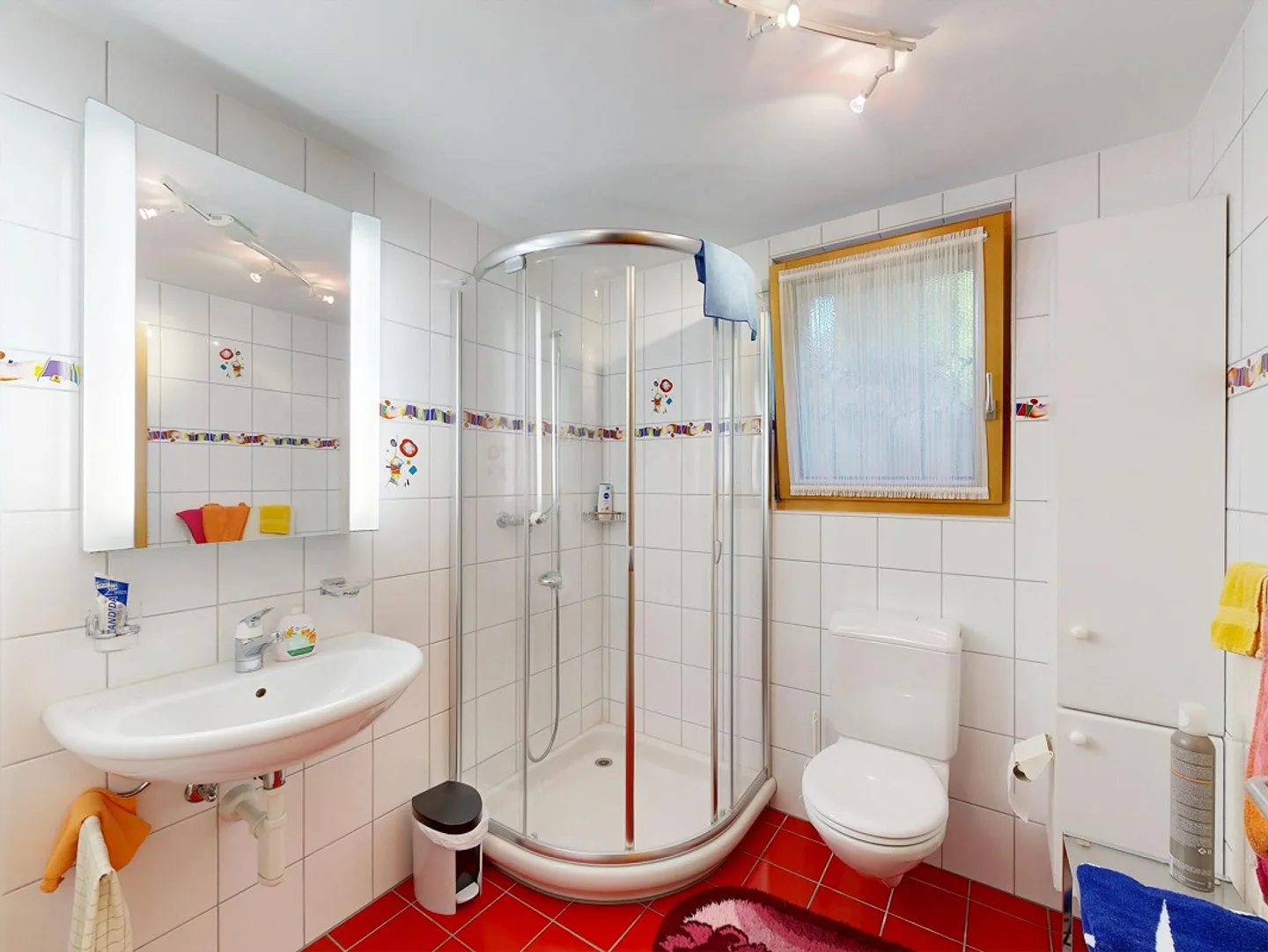 Two-family house with versatile usage options - Photo 14 of 30