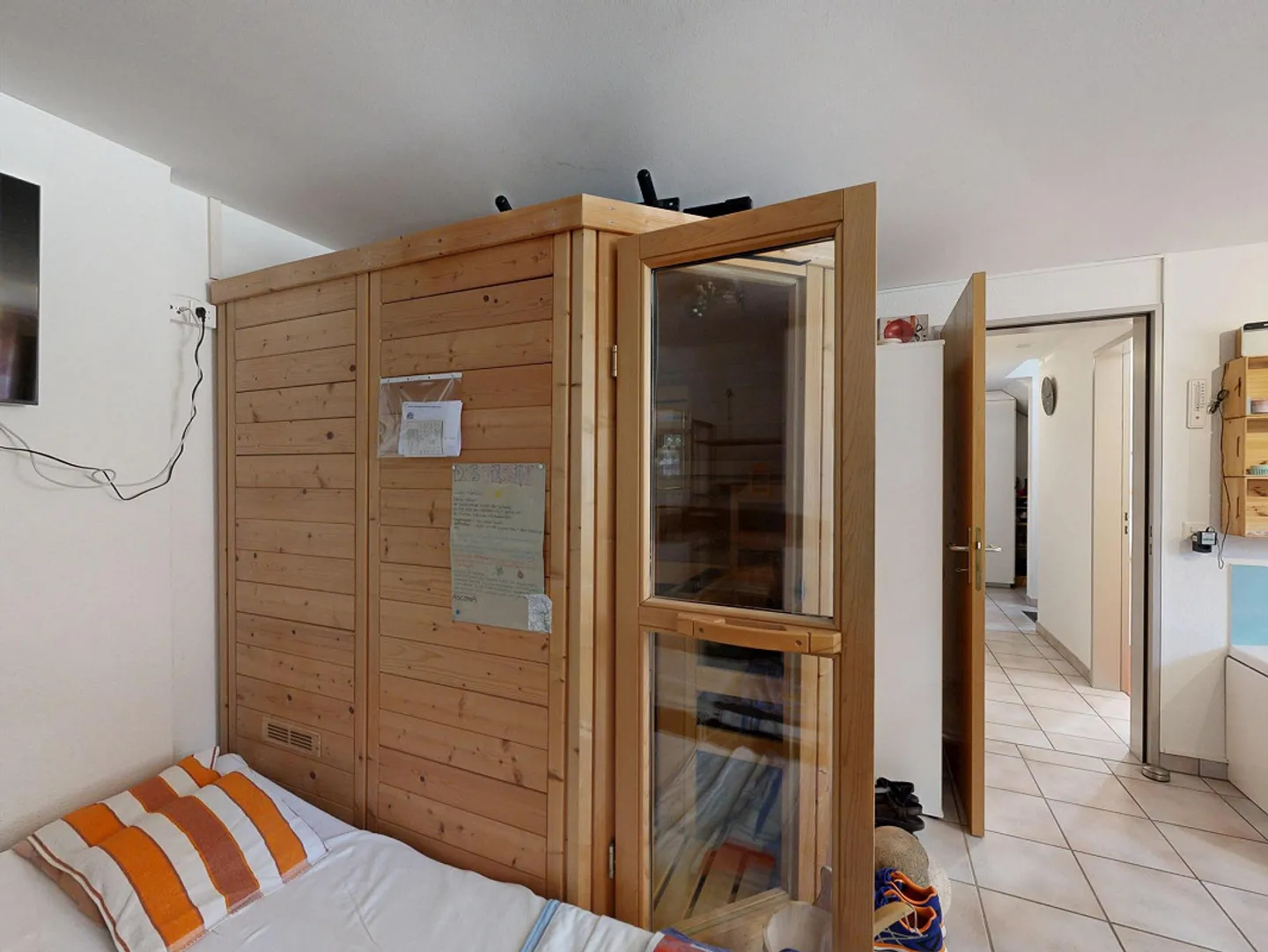 Two-family house with versatile usage options - Photo 16 of 30