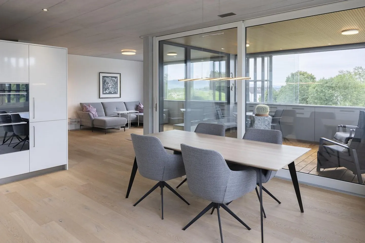Modernes Apartment mit Loggia - Foto 1 von 8