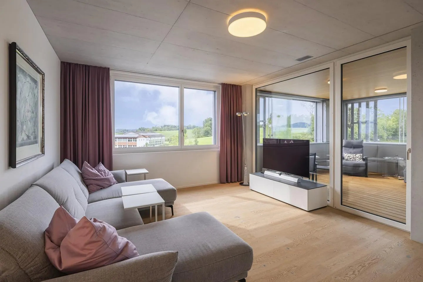 Modernes Apartment mit Loggia - Foto 2 von 8