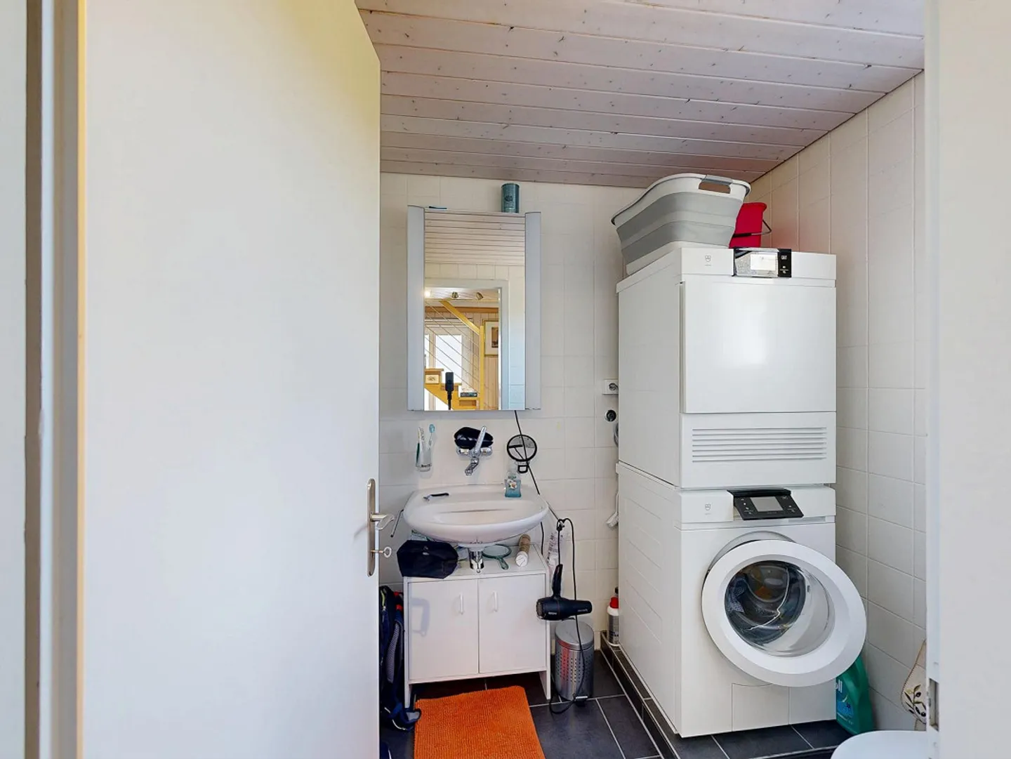 Two-family house with versatile usage options - Photo 23 of 30