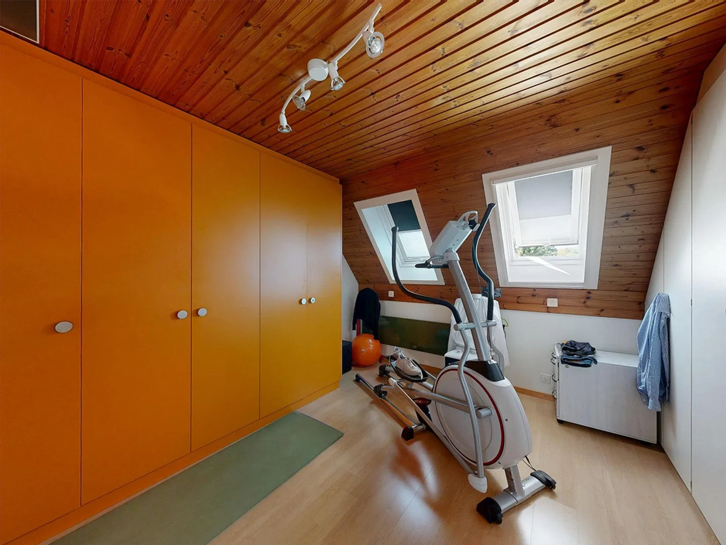 Two-family house with versatile usage options - Photo 26 of 30