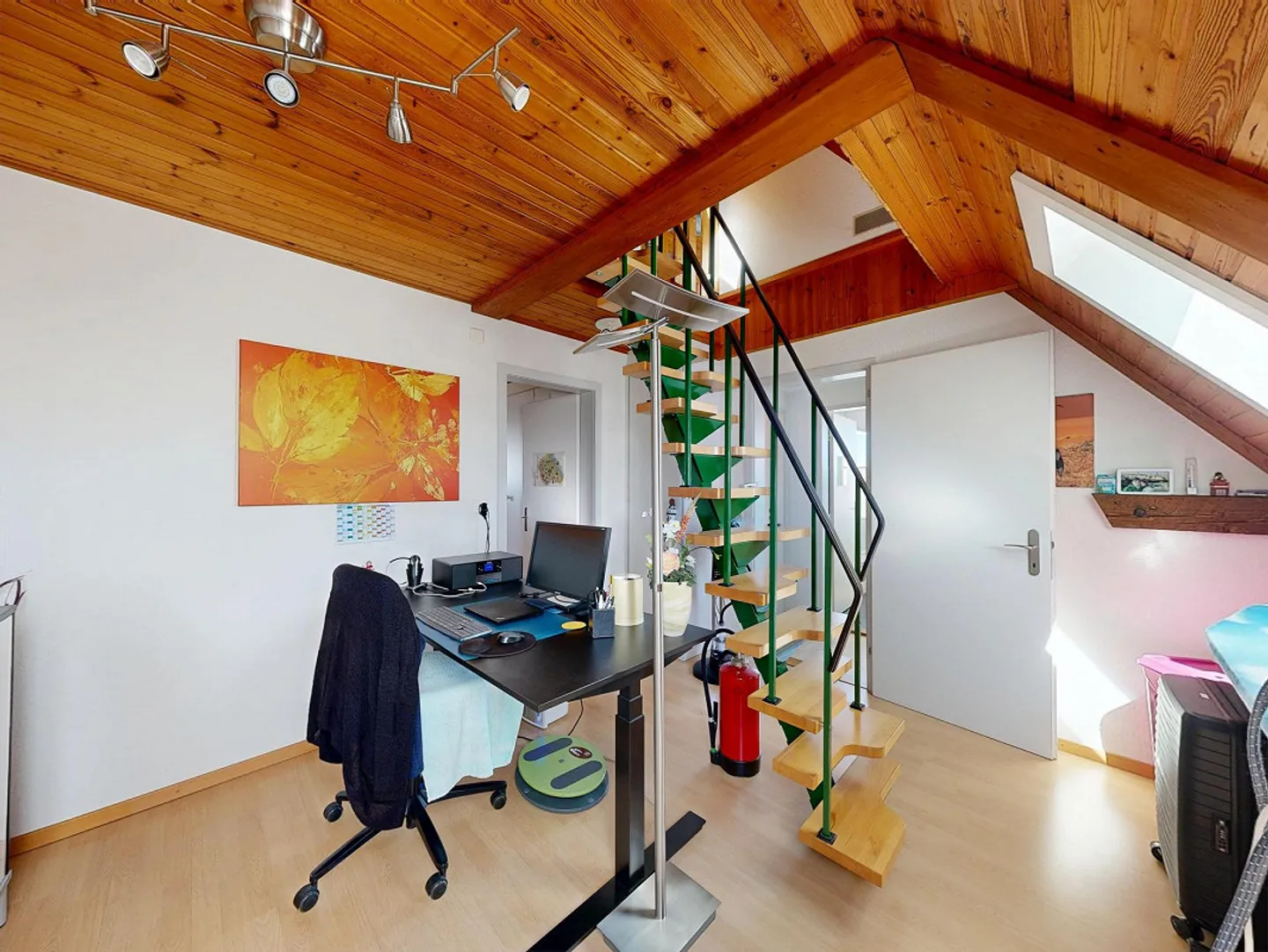 Two-family house with versatile usage options - Photo 27 of 30