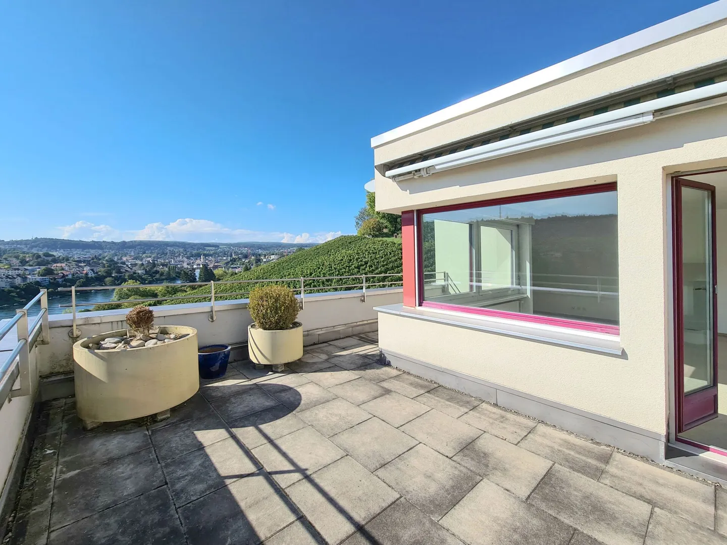 Weitblick über Rhein, Reben und Stadt - Foto 1 von 12