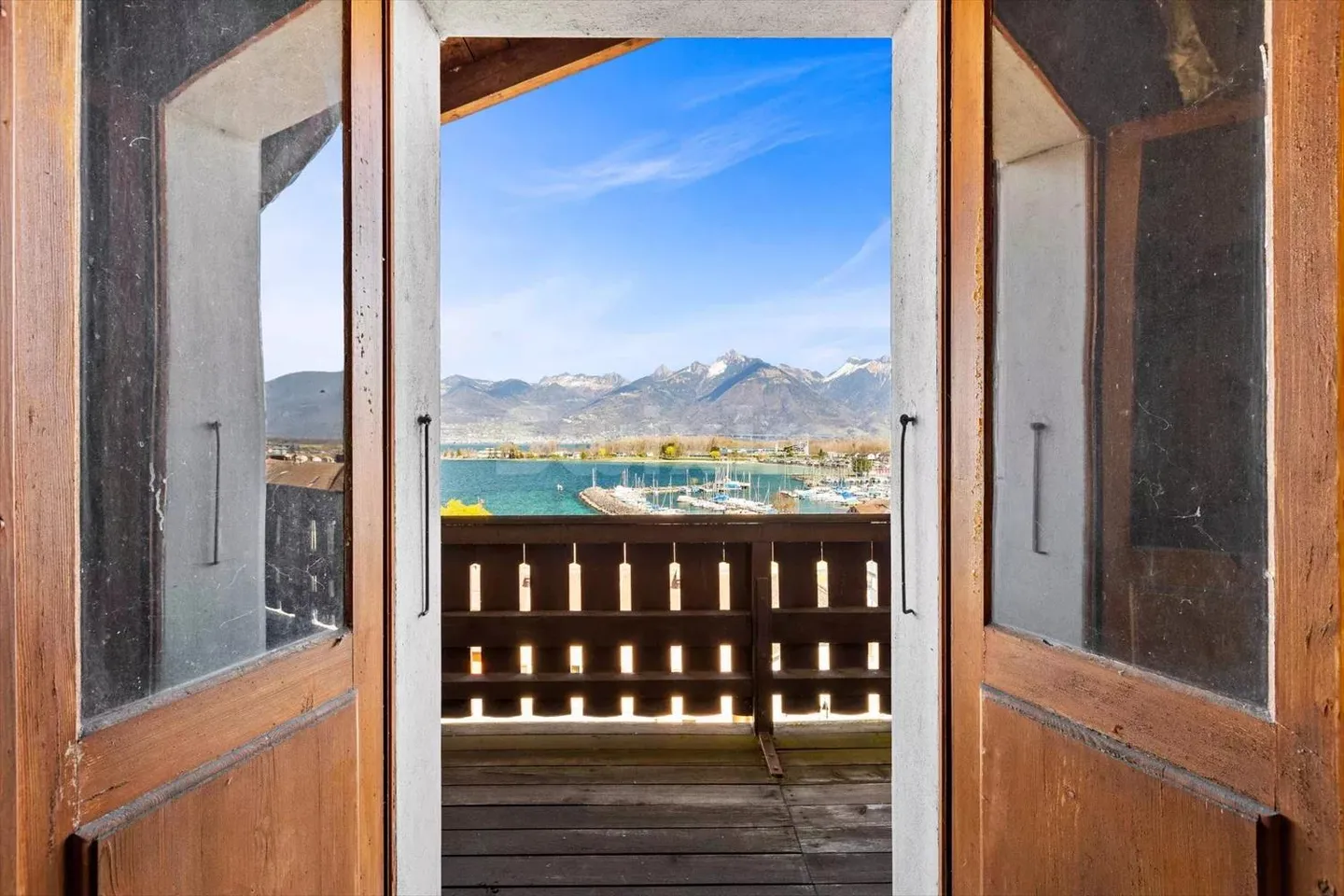 Beautiful house to renovate directly by the lake! - Photo 5 of 11