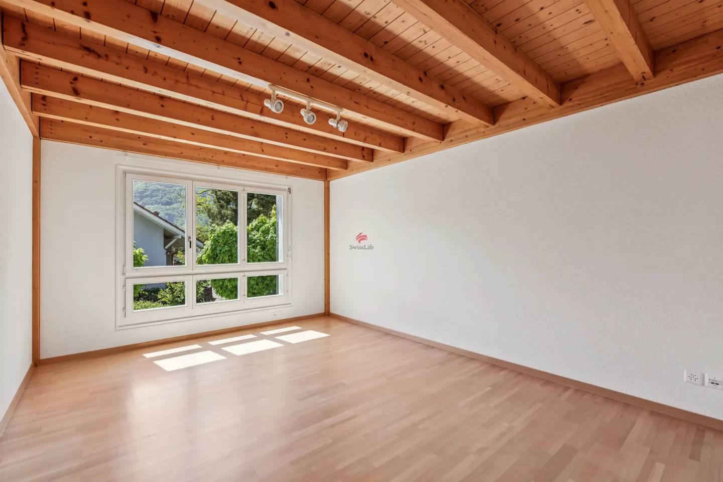 Family living space in a semi-detached house...in the best location - Photo 6 of 7