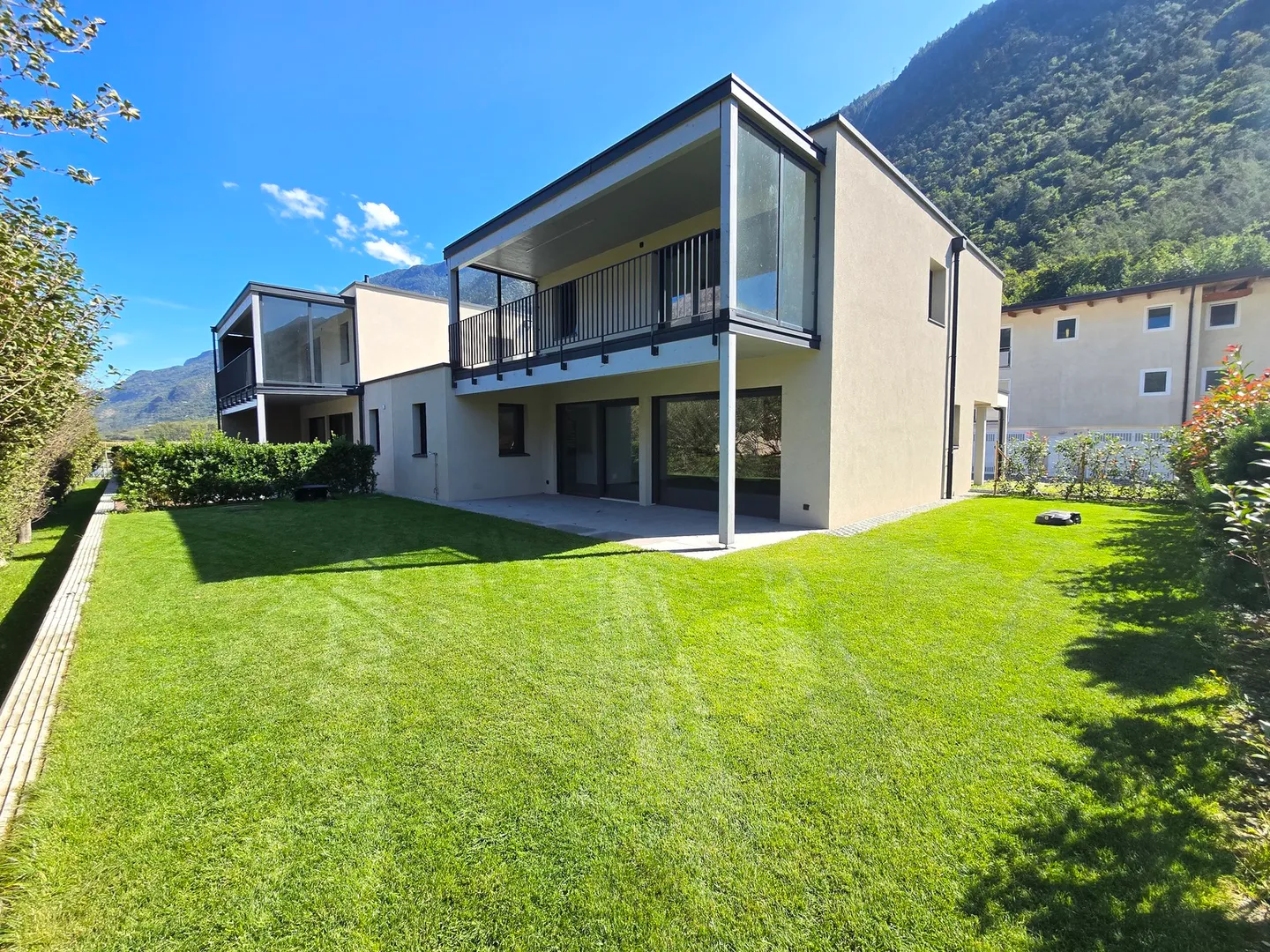 New Villa - 203 m2 and 845 m3 - Martigny - Ref. 10242567 - Photo 1 of 13