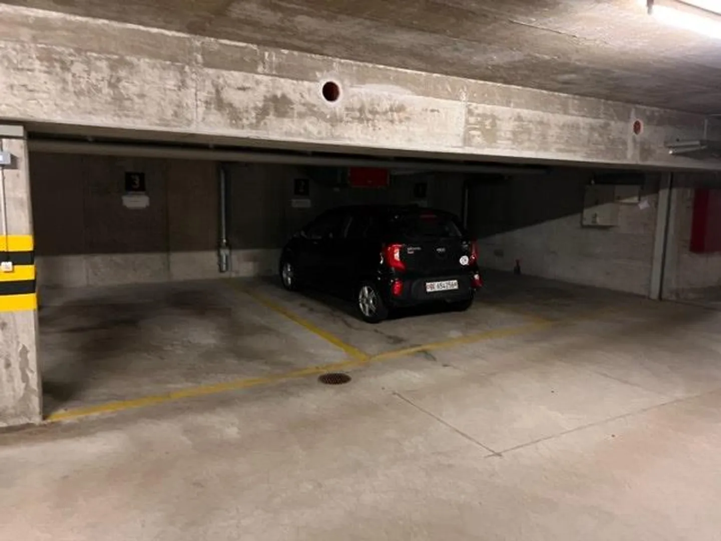 Posto auto centrale nel garage sotterraneo - Foto 3 di 3