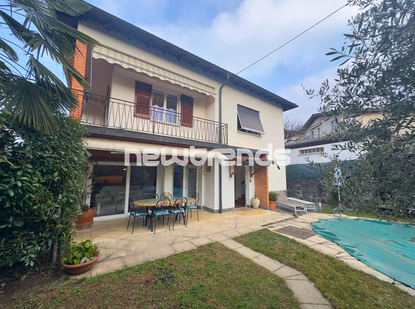 Villa con giardino privato e piscina - Foto 1 di 11