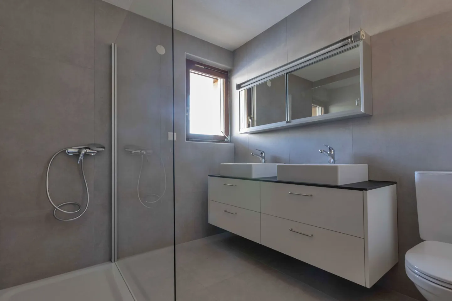 Chalet for sale - Photo 4 of 13