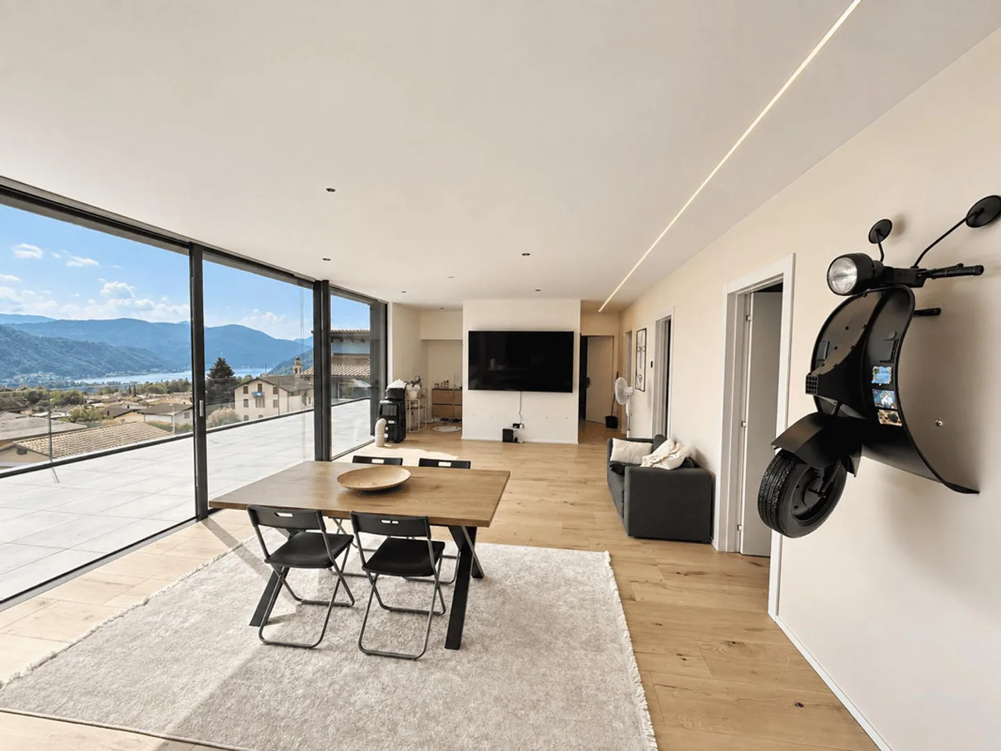 NEW AND SPACIOUS APARTMENT WITH PRIVATE LIFT AND LAKE VIEW - Photo 3 of 13