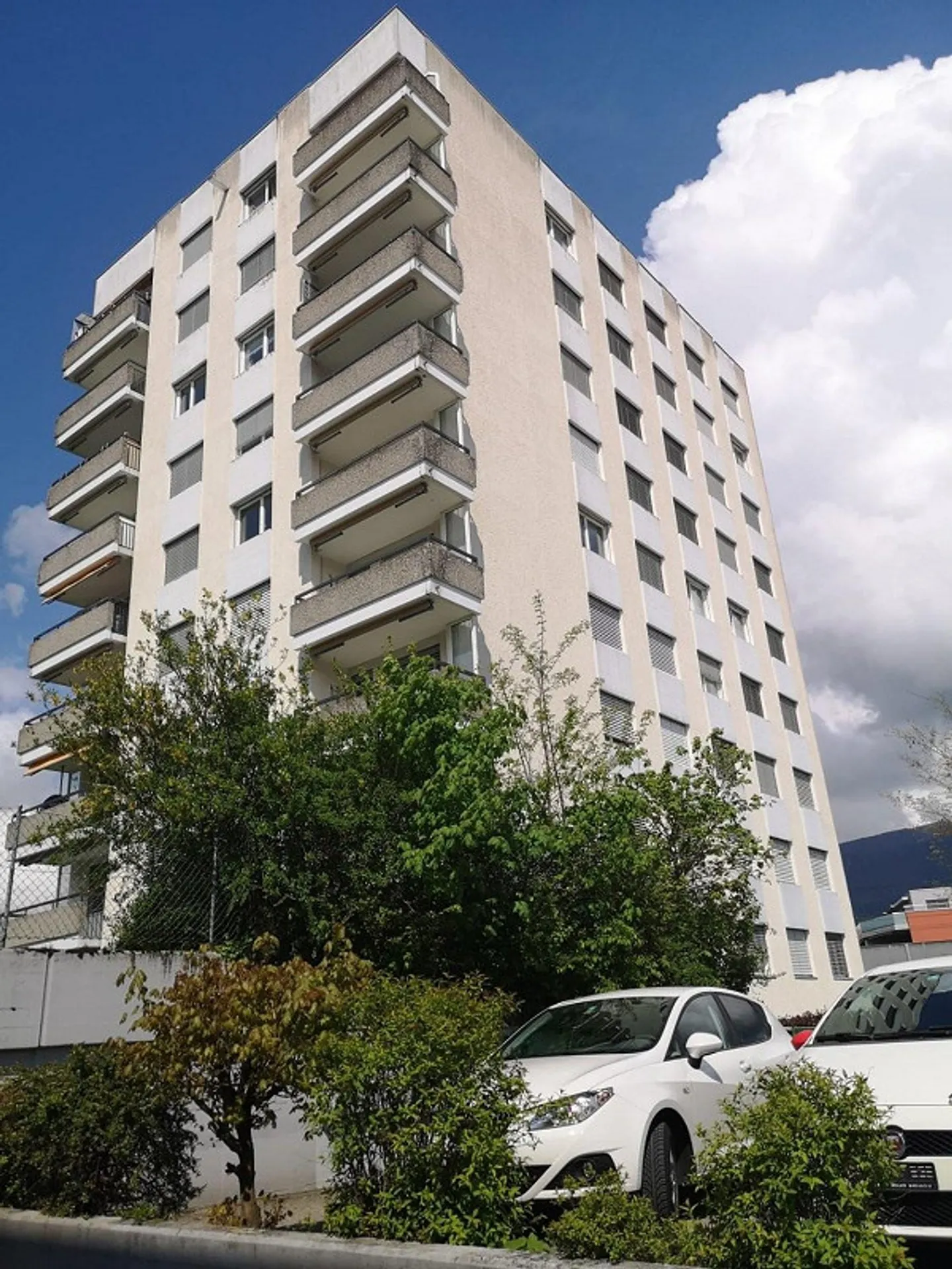 Bel appartement de 3.5 pièces avec balcon et environnement verdoyant - Photo 1 sur 10
