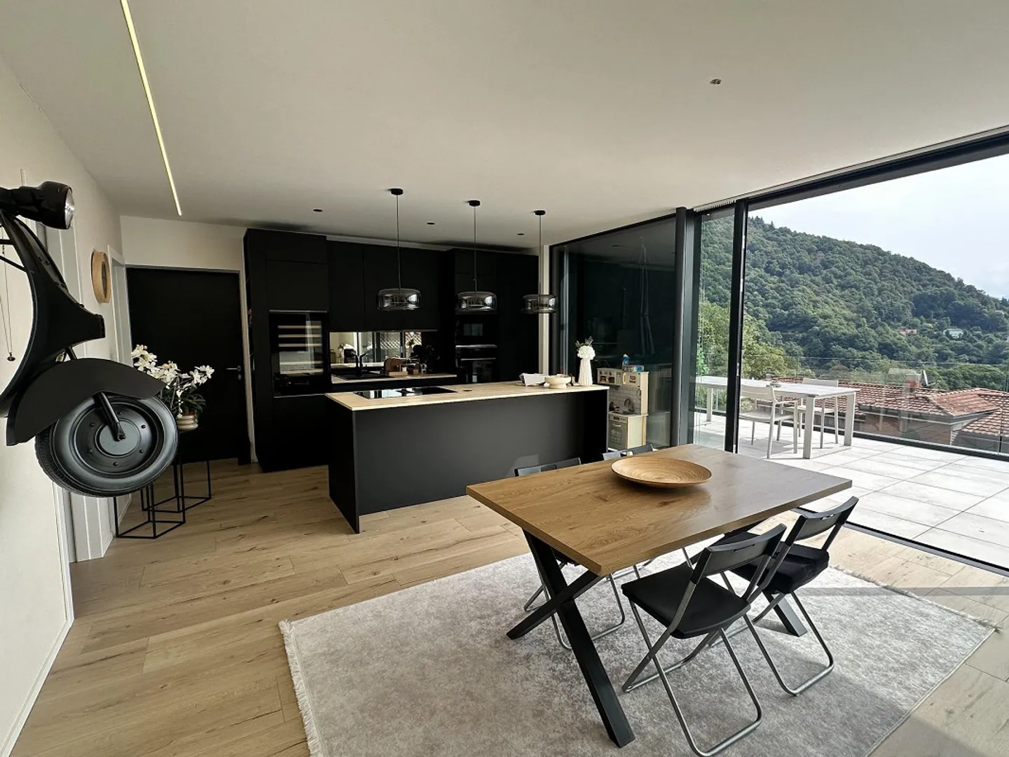 NEW AND SPACIOUS APARTMENT WITH PRIVATE LIFT AND LAKE VIEW - Photo 2 of 13
