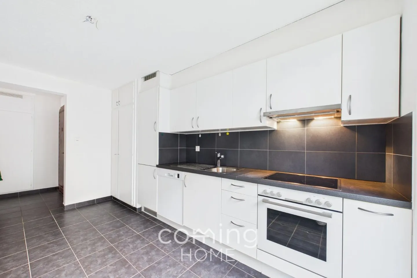 Appartement 3.5 pièces ensoleillé avec balcon et vue sur les montagnes dans un endroit calme - Photo 2 sur 11