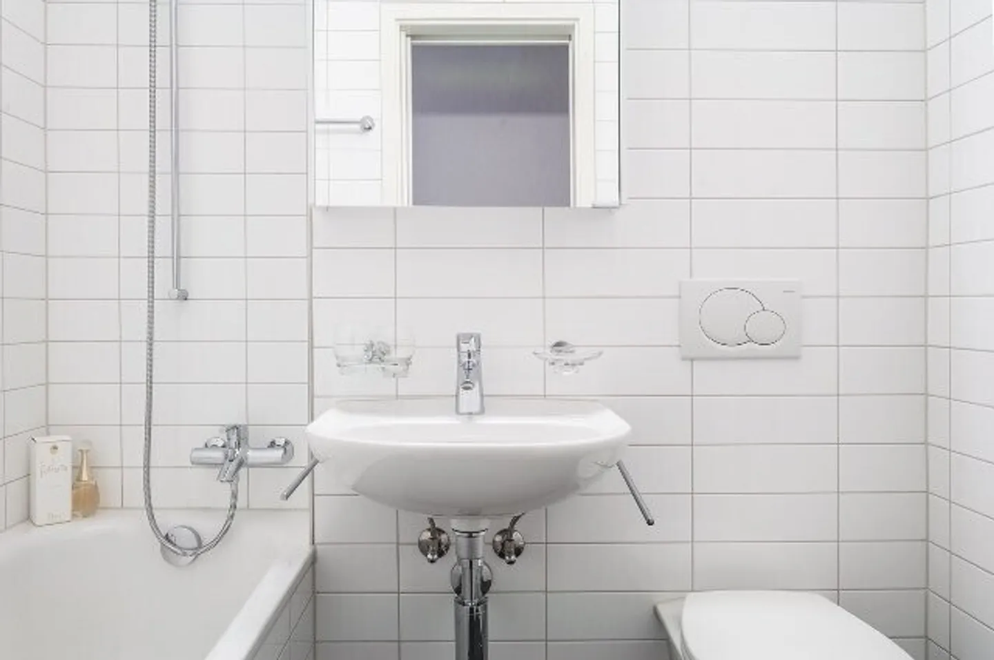 Apartment seeks single - Photo 4 of 5