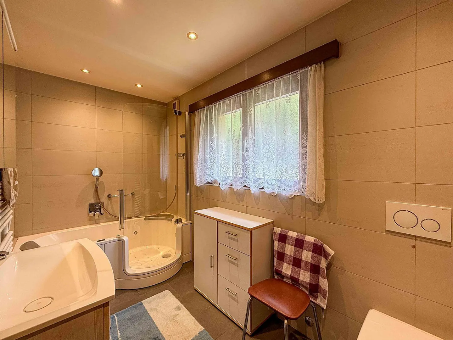 Zwillingshaus mit Garten und Hobbyraum in Vezia - Foto 7 von 12