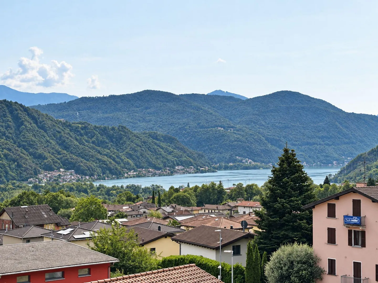 NEW AND SPACIOUS APARTMENT WITH PRIVATE LIFT AND LAKE VIEW - Photo 12 of 13
