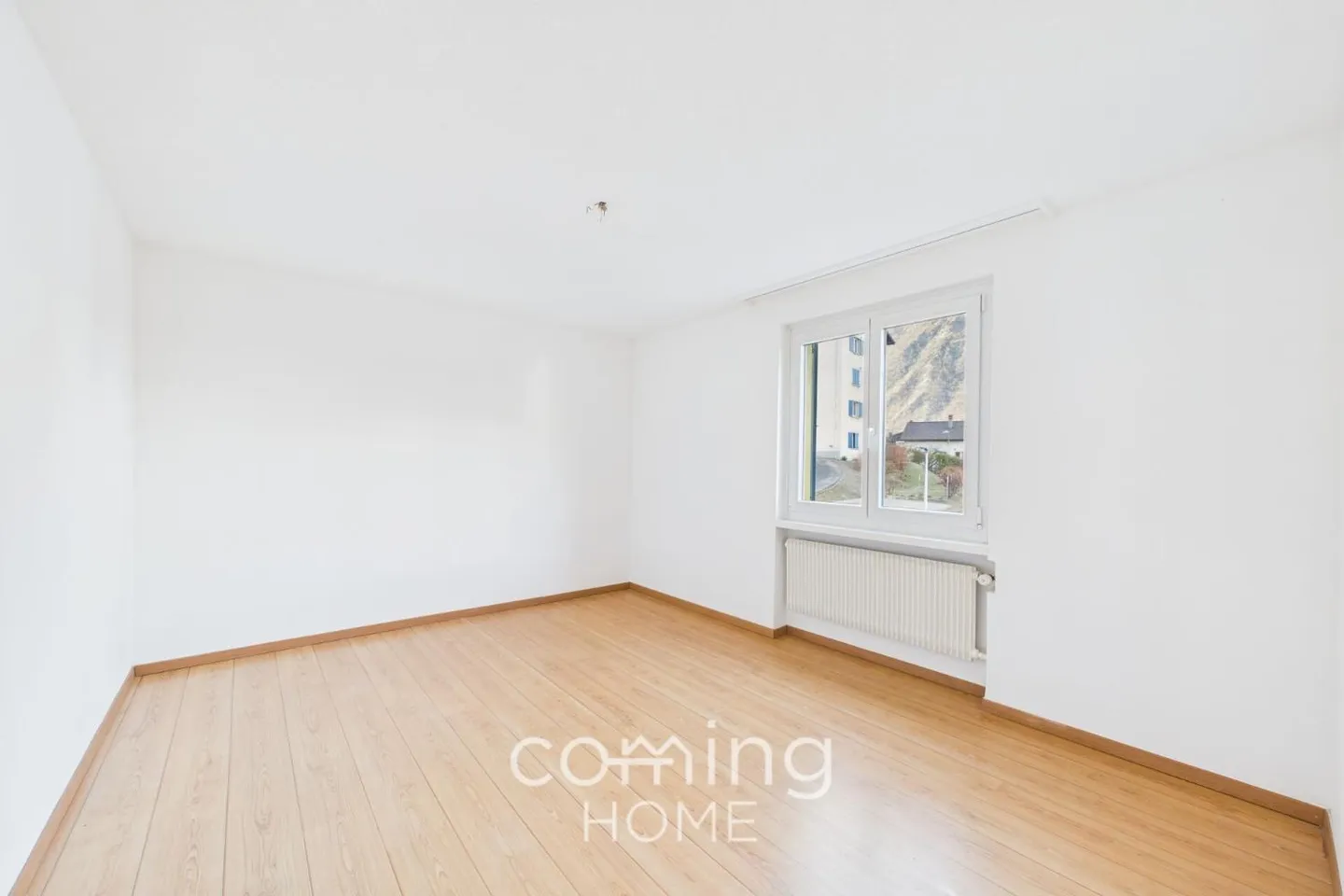 Appartement 3.5 pièces ensoleillé avec balcon et vue sur les montagnes dans un endroit calme - Photo 8 sur 11