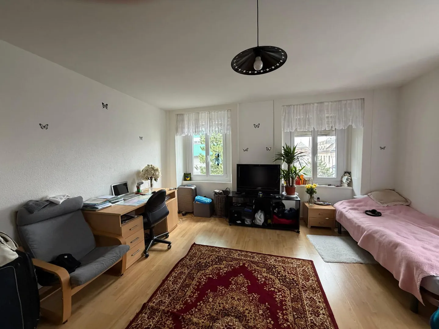 Proprietà in affitto con spazio commerciale e terreni pronti per la costruzione a Le Locle (NE) - Foto 4 di 8