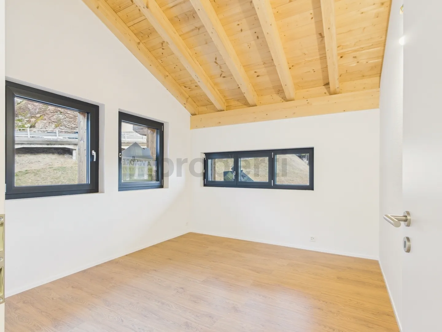 Stupendo appartamento nuovo di 4.5 stanze con vista mozzafiato sulle montagne - Foto 8 di 13