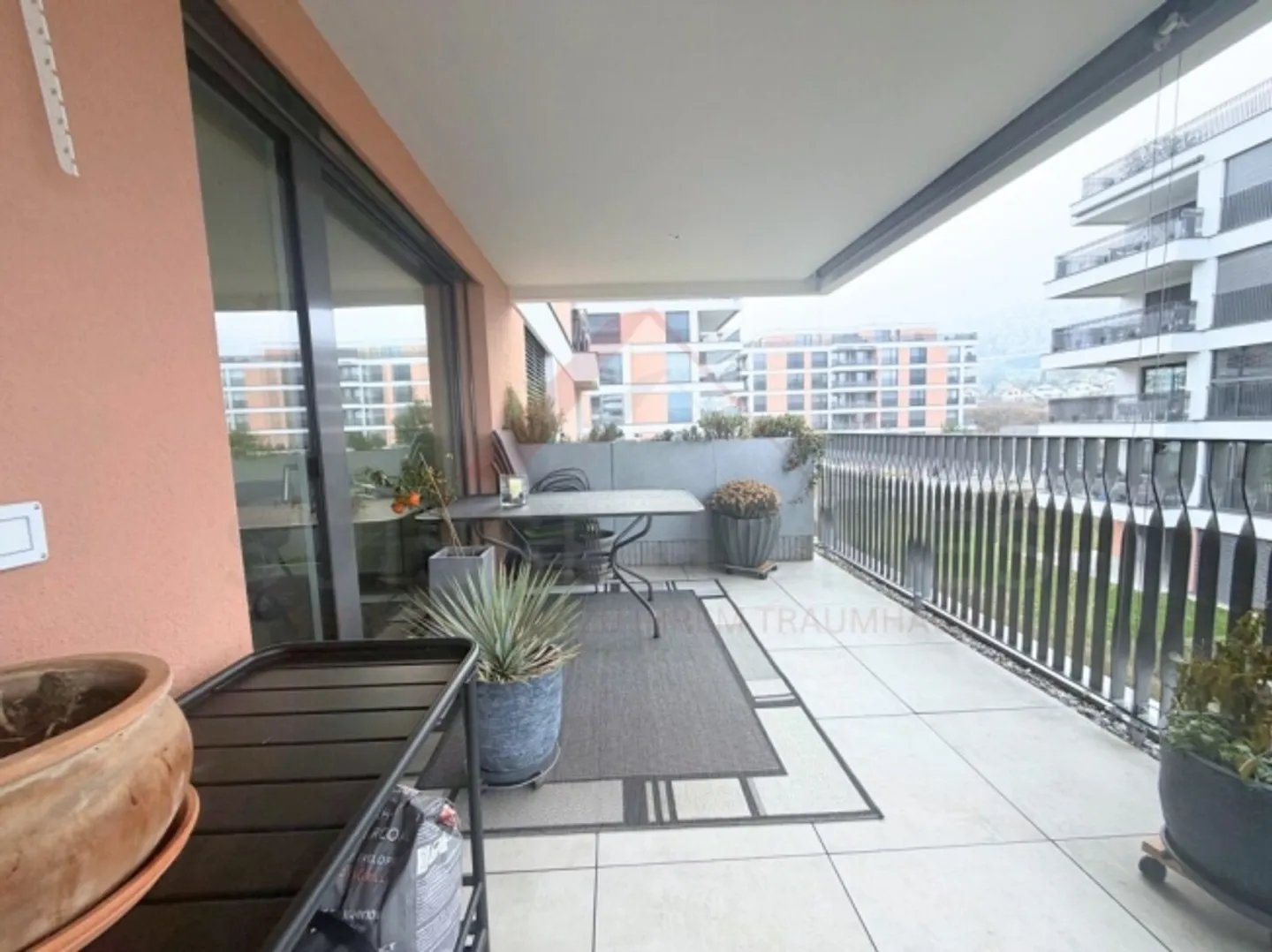 Stylish 3.5-Room Apartment with Balcony - Photo 2 of 10