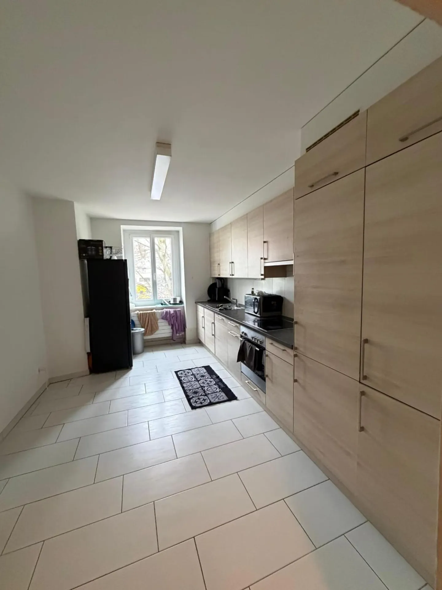 Proprietà in affitto con spazio commerciale e terreni pronti per la costruzione a Le Locle (NE) - Foto 7 di 8