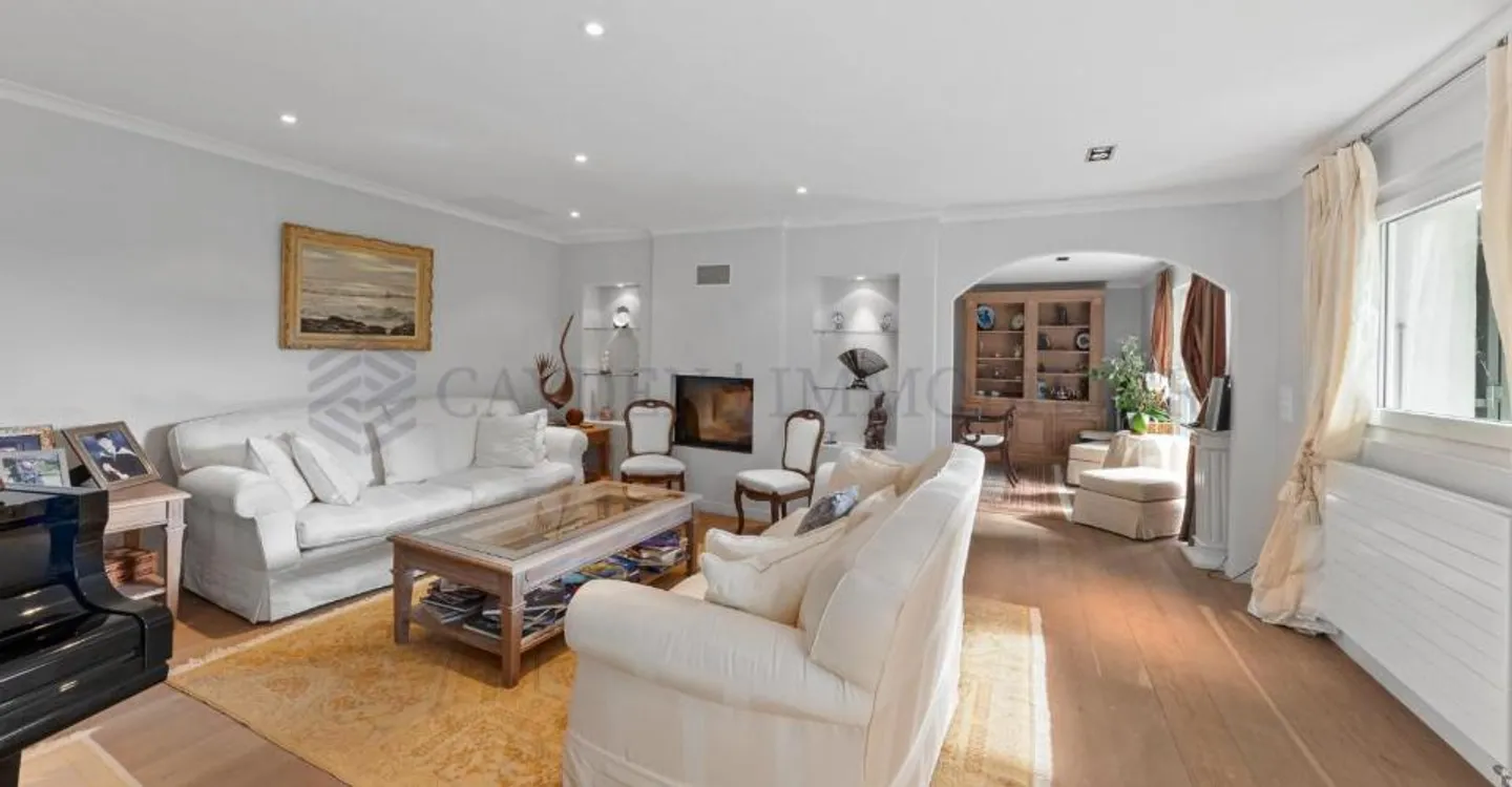Große, vollständig renovierte Einzelvilla! - Foto 2 von 11