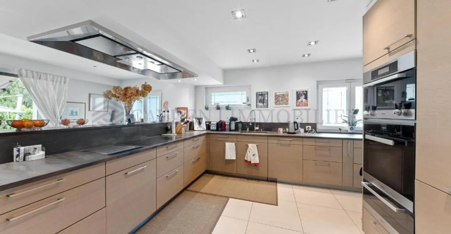 Große, vollständig renovierte Einzelvilla! - Foto 3 von 11