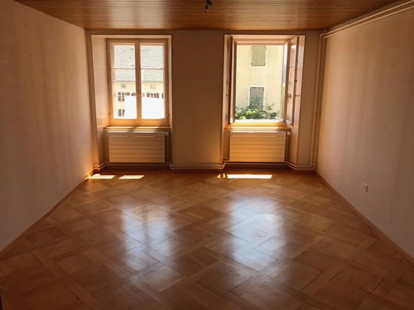 In esclusiva - Edificio misto nel cuore di Ponts-de-Martel - CHF 800'000.- - Foto 8 di 9