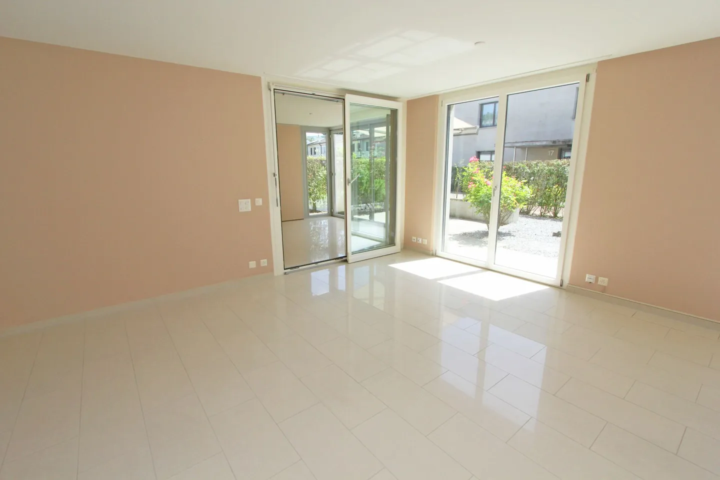 Habitat sans barrières dans un emplacement de village calme - Photo 2 sur 11