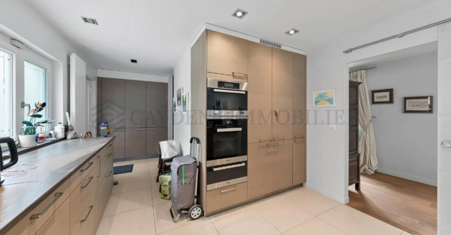 Große, vollständig renovierte Einzelvilla! - Foto 9 von 11