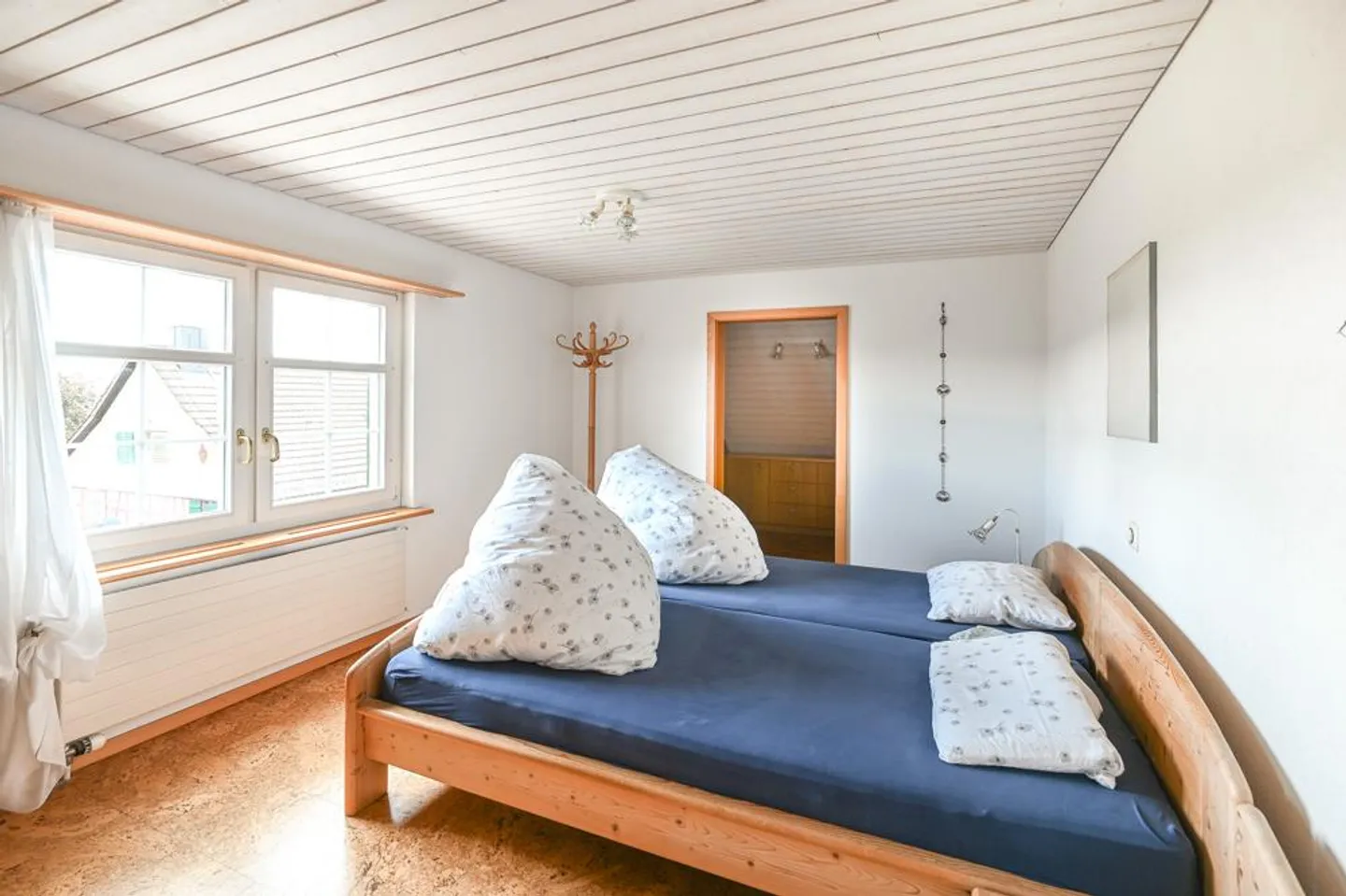 Idyllic home with barn, granny flat and beautiful garden - Photo 3 of 7