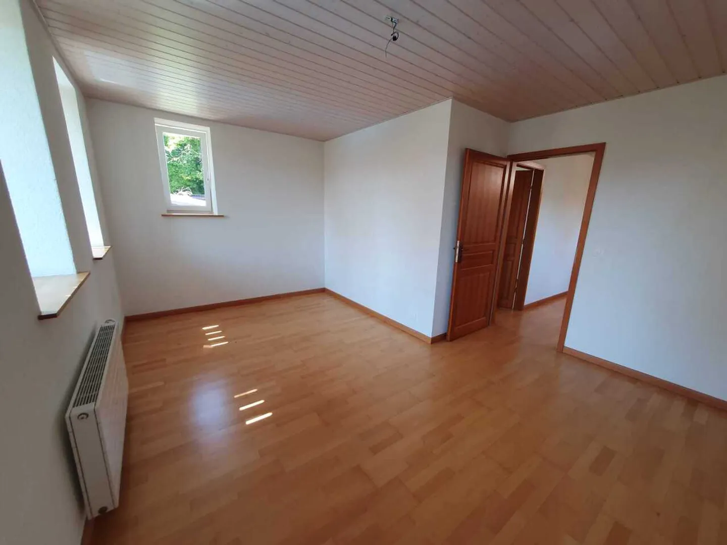 Row house for rent - Photo 2 of 14