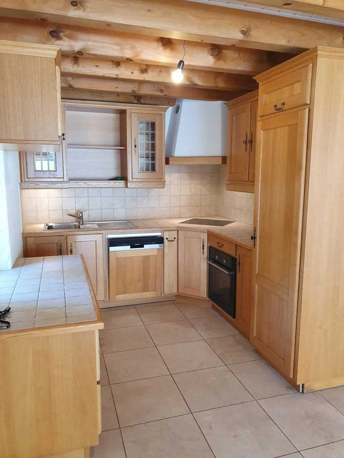 Row house for rent - Photo 3 of 14