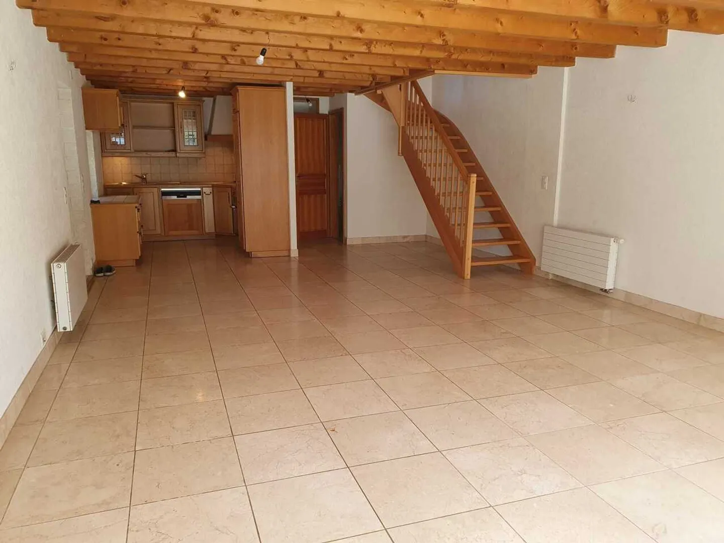 Row house for rent - Photo 4 of 14