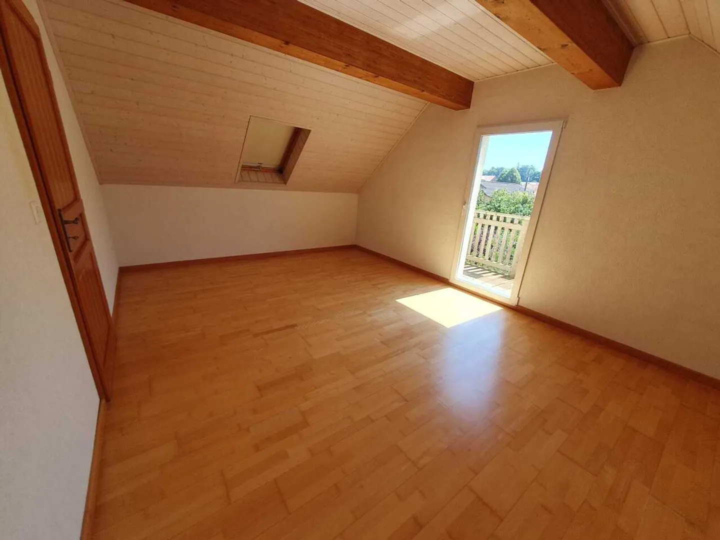 Row house for rent - Photo 5 of 14