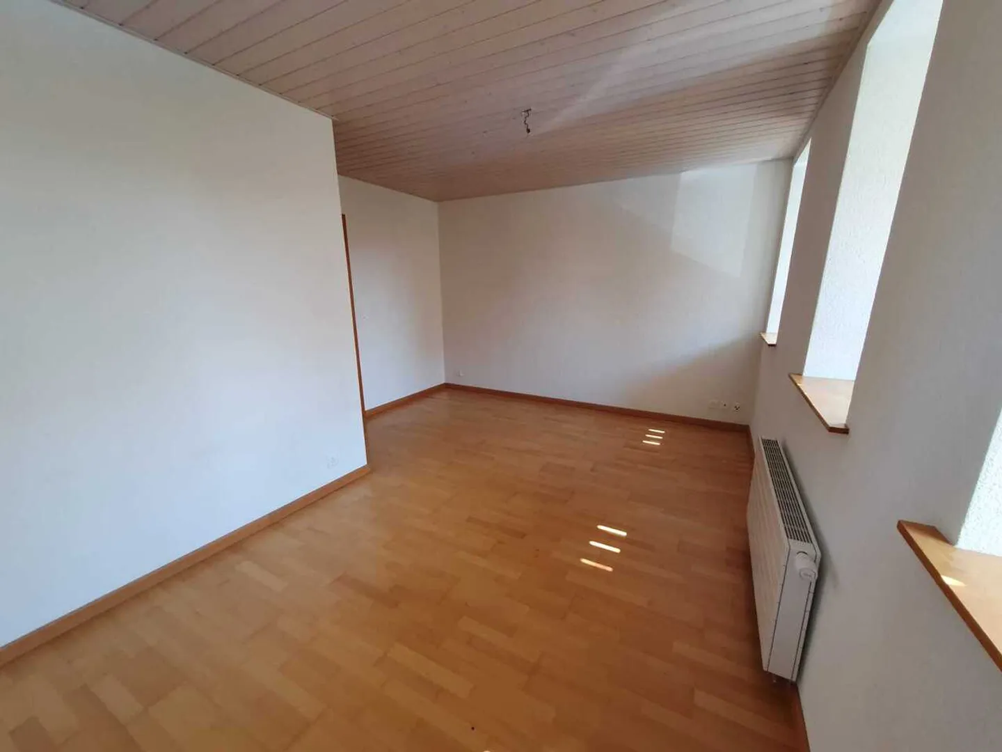 Row house for rent - Photo 8 of 14