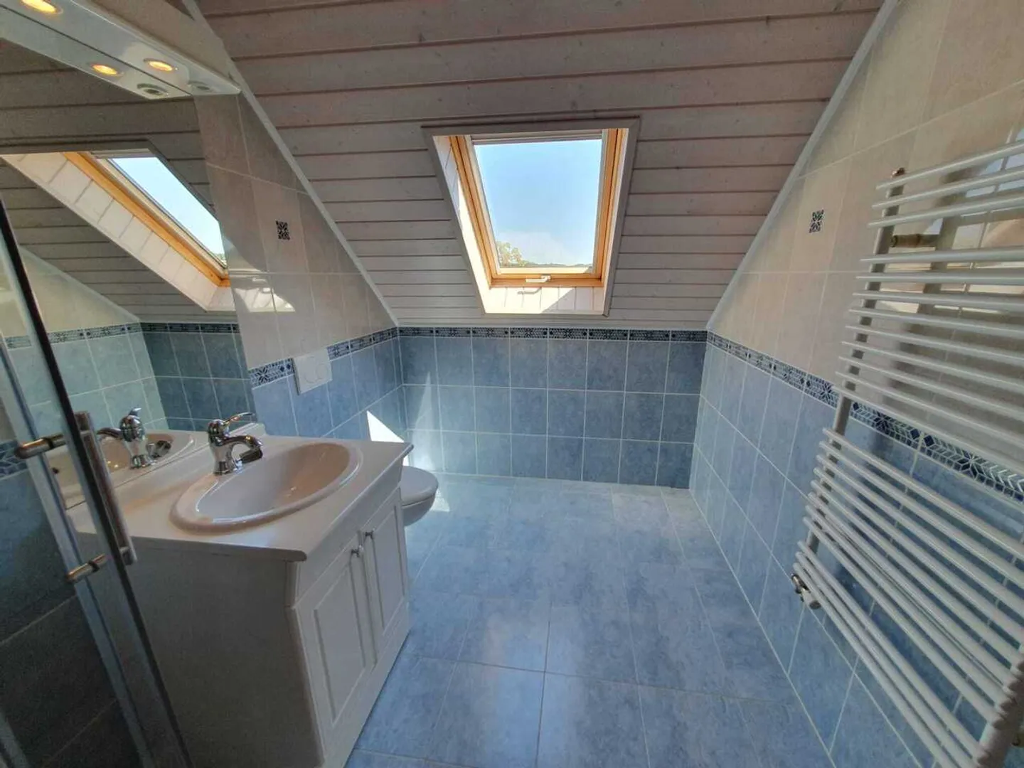 Row house for rent - Photo 9 of 14