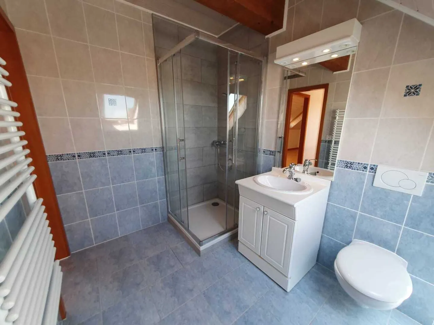 Row house for rent - Photo 10 of 14