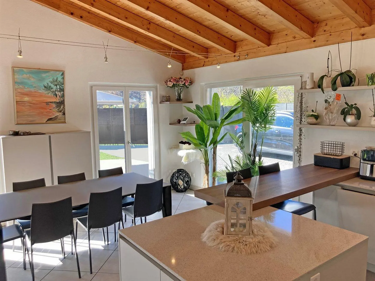 Villa con piscina e prato all'inglese, ampio parcheggio - Foto 3 di 13