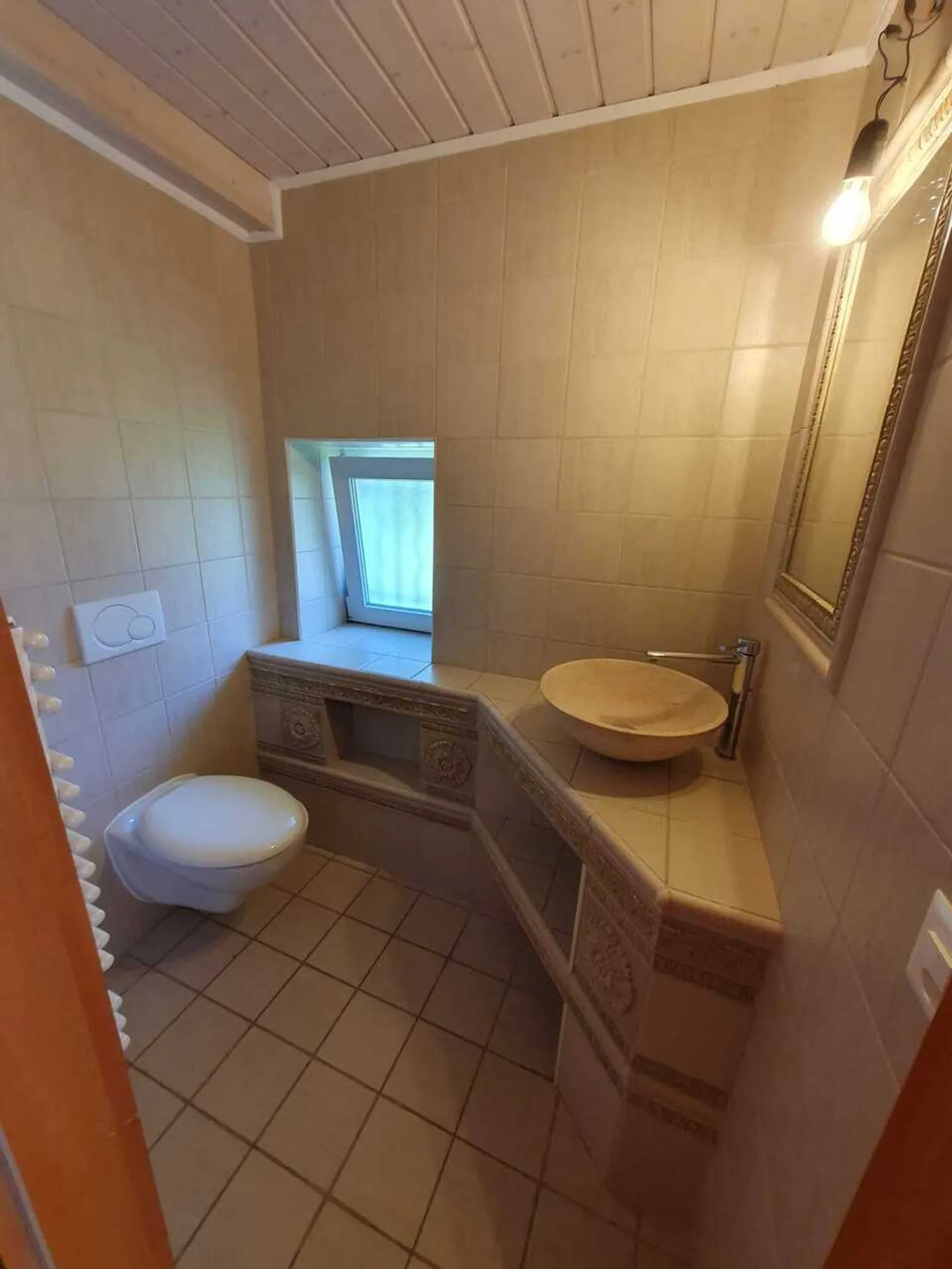 Row house for rent - Photo 12 of 14