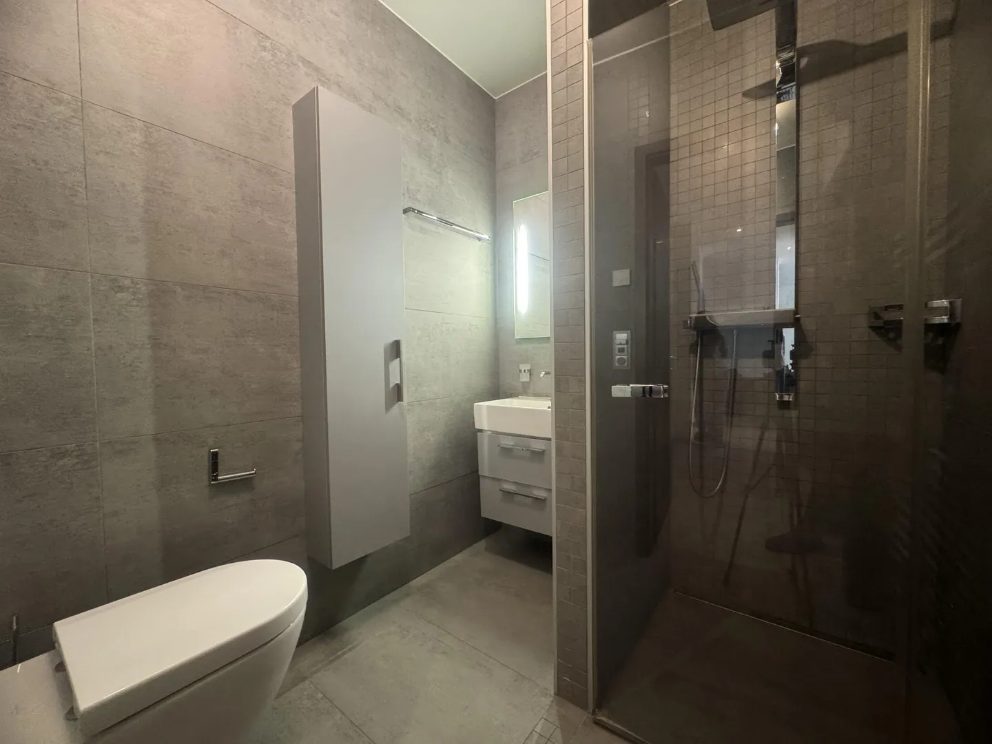 Secure Apartment with Terrace - Photo 5 of 13