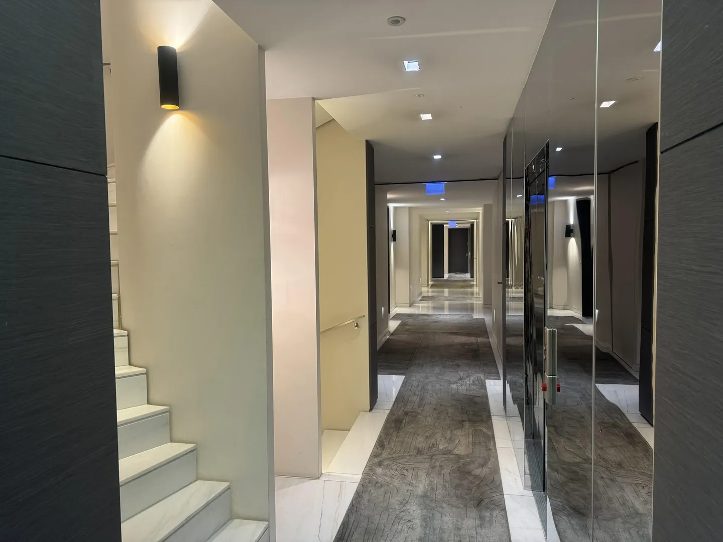 Secure Apartment with Terrace - Photo 3 of 13