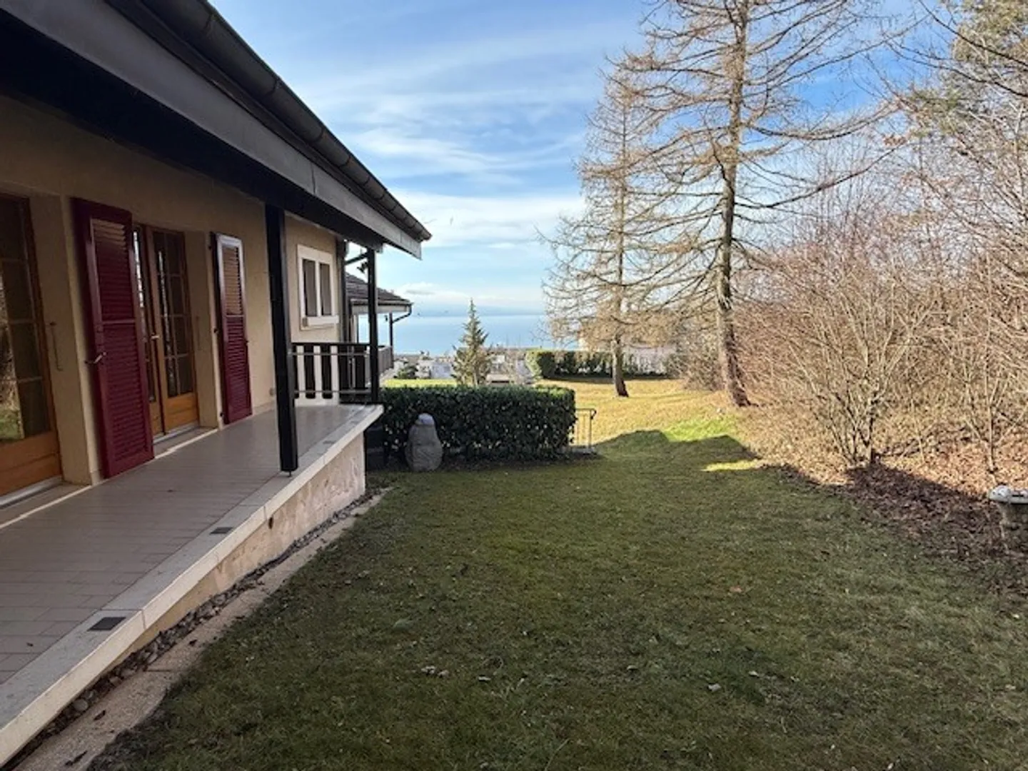 Appartement Charmant avec Vue sur le Lac - Photo 1 sur 8