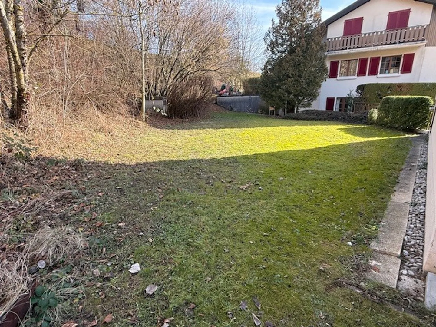 Appartement Charmant avec Vue sur le Lac - Photo 2 sur 8