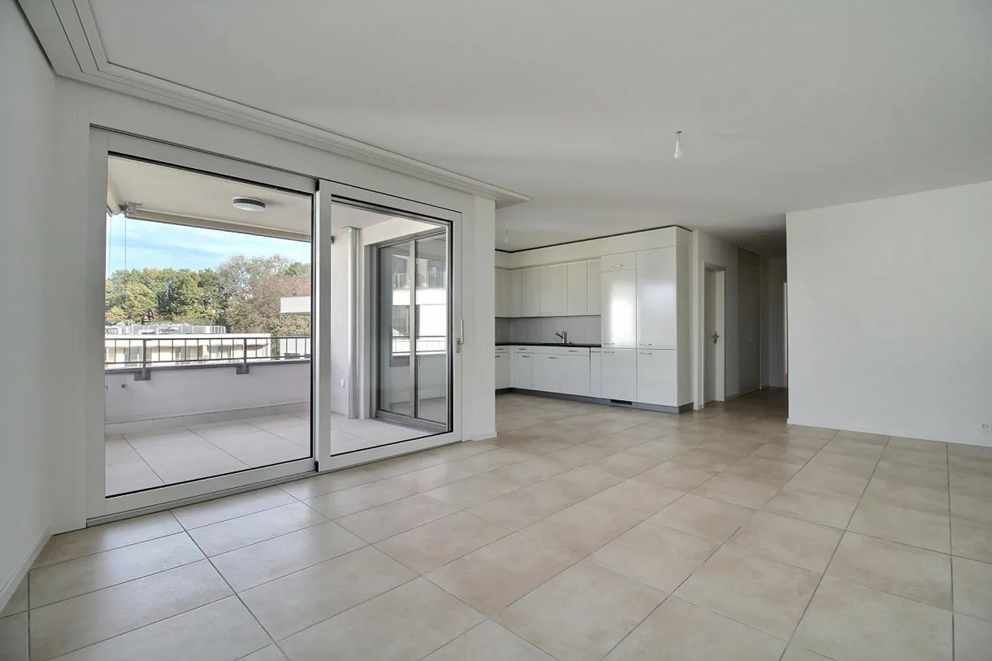 2 RENTALS OFFERED - SUPERB 3.5 ROOM MODERN 81m2 - Photo 2 of 6