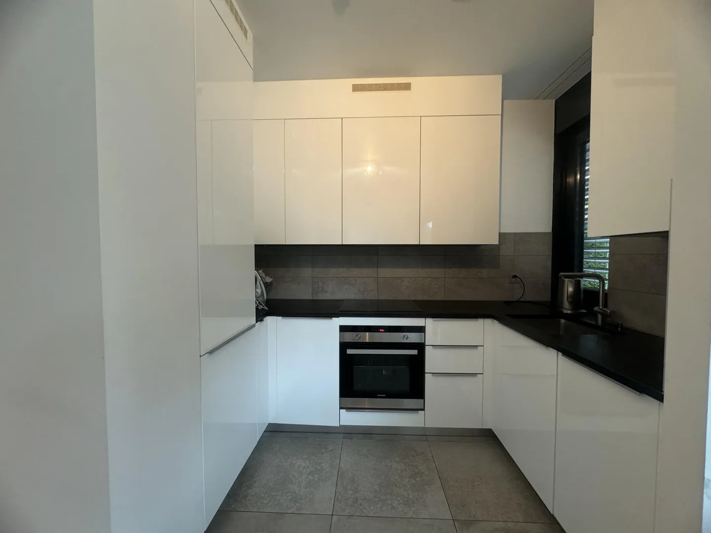 Secure Apartment with Terrace - Photo 10 of 13